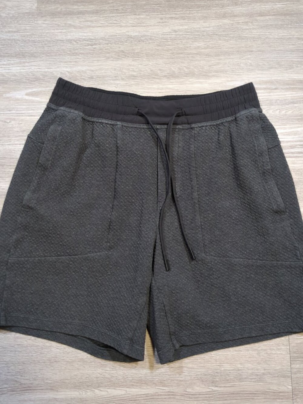 Lululemon At Ease Shorts Men's Medium Grey Black Athletic Drawstring